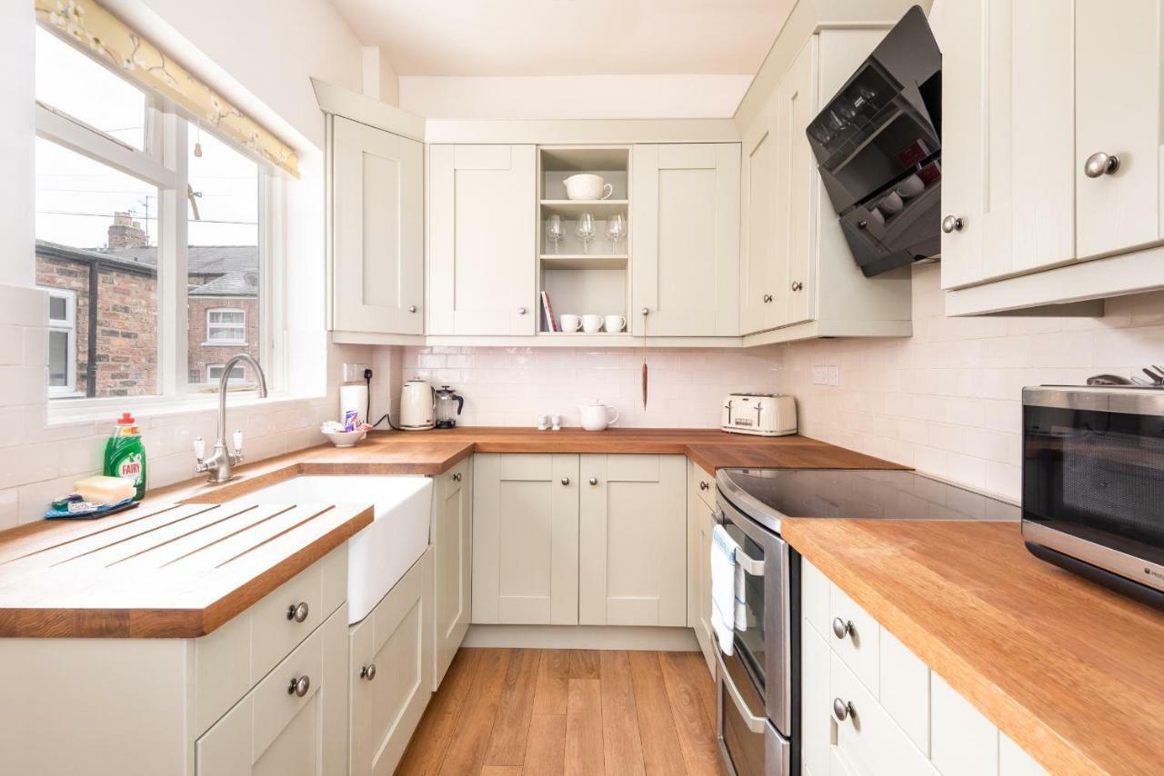 Charming Base For 5 Near Bishy Rd Pass The Keys Apartment York Exterior foto